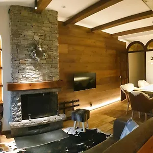 Apartamento Casa Matilda - Con Chimenea, Vistas, Rustico-elegante En El Centro, Sant Joan de les Abadesses